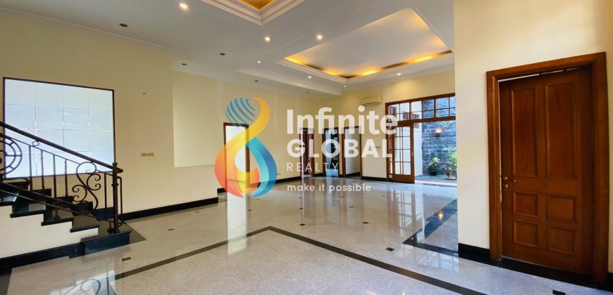 Rumah Luas dengan Taman Besar di Jagakarsa, LT 607 m² Dekat Tol Andara