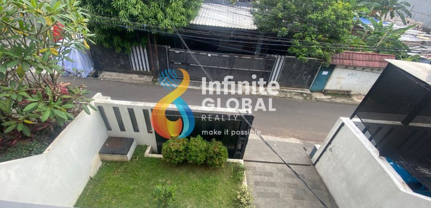 Rumah Mewah Pejaten 330 m² Dekat Kemang & TB Simatupang | 5+1 KM | Siap Huni