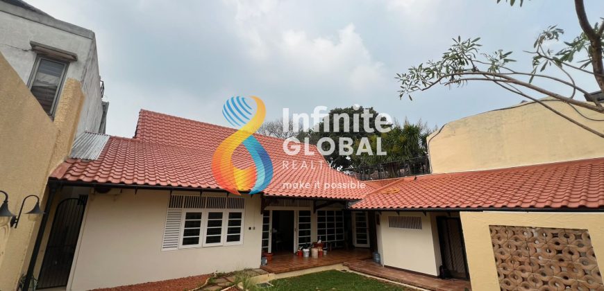 Rumah Siap Huni Disewakan di Kemang | 3 KT | Taman Besar | Lokasi Premium
