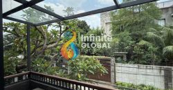 Dijual Rumah Mewah Artistik 3 Lantai di Kemanggisan Utama Kolam Renang & Jacuzzi