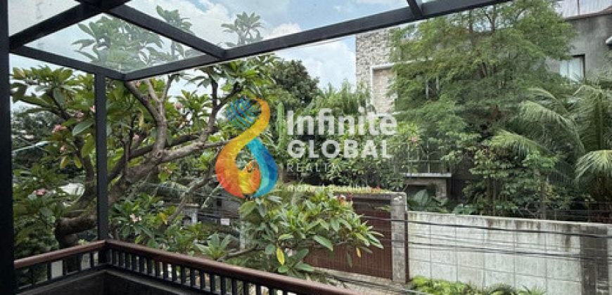 Dijual Rumah Mewah Artistik 3 Lantai di Kemanggisan Utama Kolam Renang & Jacuzzi