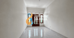 Dijual Rumah 2 Lantai di Taman Royal 2 SHM, 3+1 KT, Ada Gazebo, Harga Rp2,3 M Nego