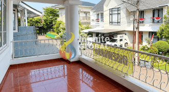 Disewakan Rumah Luas Mampang Prapatan Jaksel – LT 234 M², Carport 3 Mobil