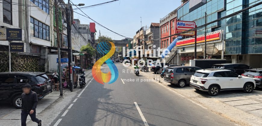 Ruko 3 Lantai + Rooftop Kebayoran Baru Hanya 3 Menit Jalan ke MRT Blok A