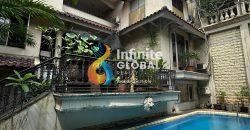 Dijual Rumah Classic Lebak Bulus LT 600 m², 5 Kamar, Parkir 4 Mobil